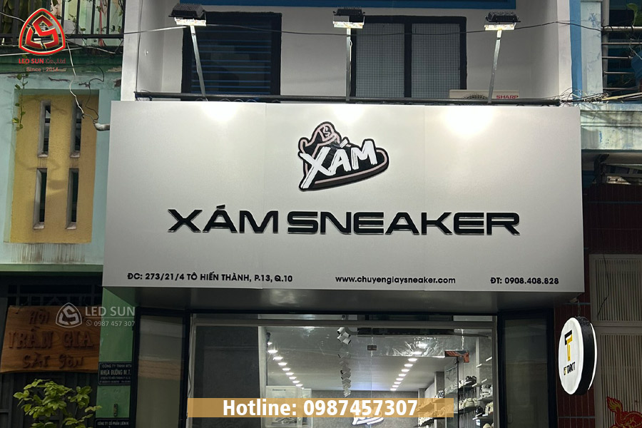 Bảng hiệu led ngoài trời cho Xám Sneaker