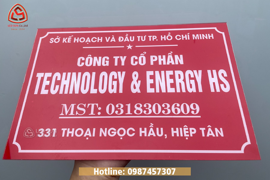 bảng tên công ty bằng mica