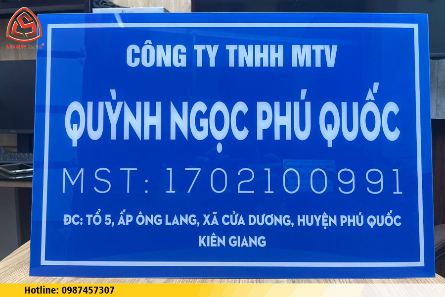 bảng tên công ty mica