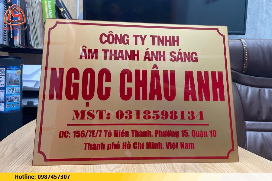 bảng tên công ty mica