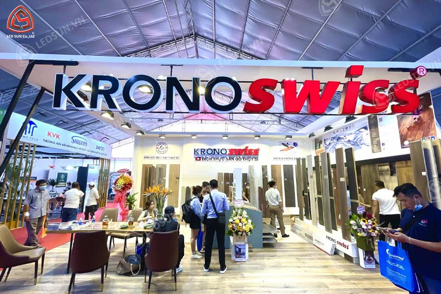 gian hàng sàn gỗ krono swiss