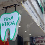 hộp đèn mica 2 mặt treo tường