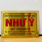 bảng inox vàng xước ăn mòn