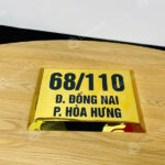 bảng số nhà inox vàng gương ăn mòn