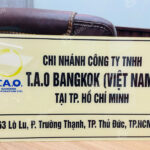 bảng tên công ty mica dán decal