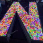 chữ inox mặt acrylic giả đá