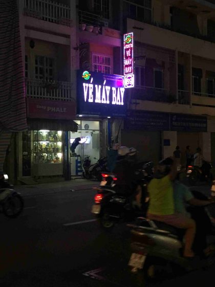 Làm bảng hiệu LED Quận 11 chi nhánh đặt vé máy bay