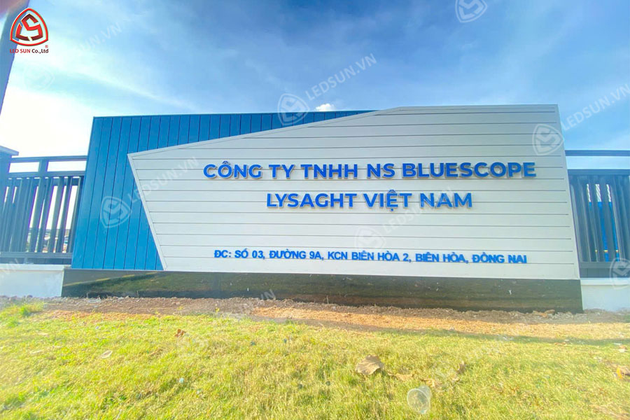 bảng hiệu nhà máy