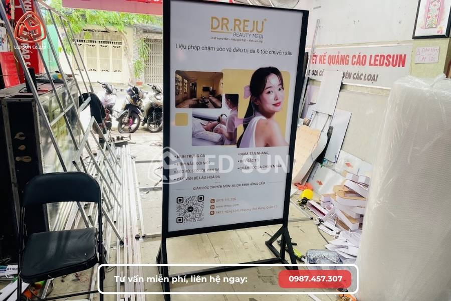 biển đứng quảng cáo 2 mặt