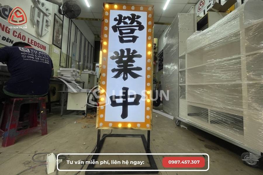 biển hiệu đứng