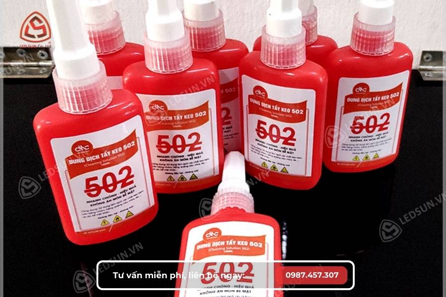 Dùng hóa chất tẩy keo 502 chuyên dụng