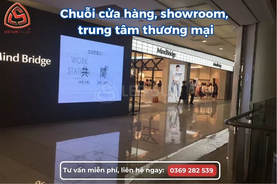 Màn hình LED trong nhà lắp tại chuỗi cửa hàng, showroom và trung tâm thương mại, hiển thị quảng cáo và nội dung số.