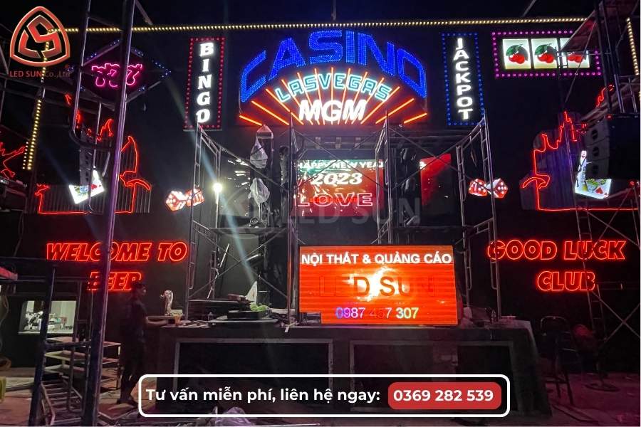 quan bar Phan Thiết dùng màn hình led chiếu sáng trong nhà