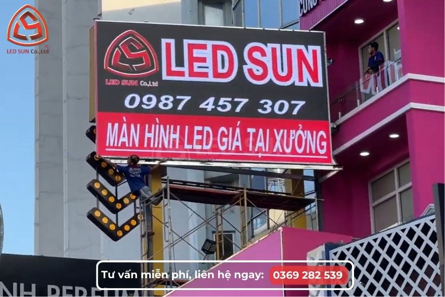 Màn hình LED P3.91 ngoài trời lắp đặt bảng hiệu quảng cáo tòa nhà