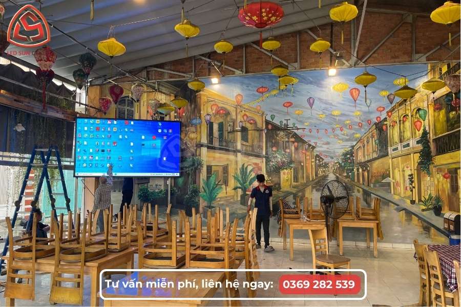 Màn hình LED P4 trong nhà lắp đặt thực tế tại không gian kinh doanh