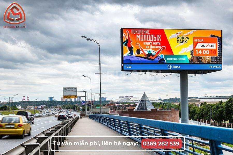 Màn hình LED P16 ngoài trời lắp trên quốc lộ nhìn xa