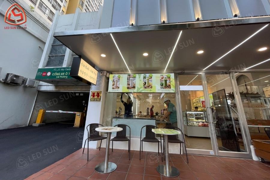 Góc ngồi ngoài trời quán chè Durian.