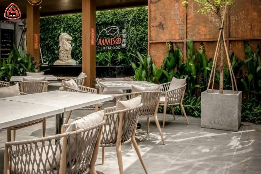 Logo phát sáng gắn tường cây xanh Jumbo Seafood.